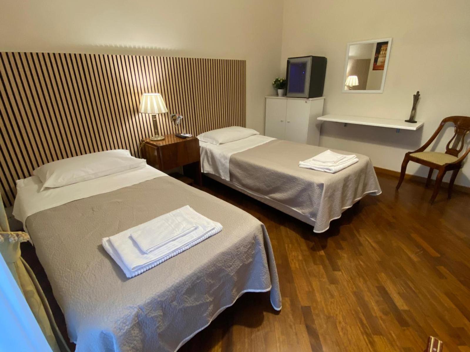 Casa Battisti Messina Guest House In Centro Citta, Ideale Per Famiglie O Gruppi מראה חיצוני תמונה