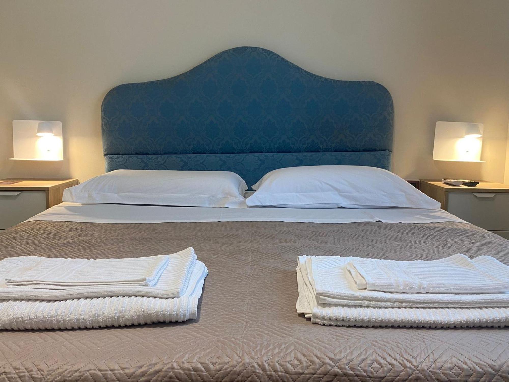 Casa Battisti Messina Guest House In Centro Citta, Ideale Per Famiglie O Gruppi מראה חיצוני תמונה